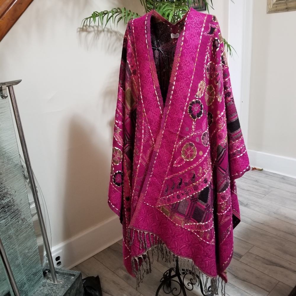 Fellowship Poncho Handwork Multi. - Picture 2 of 10